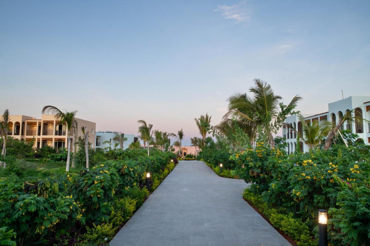The Mora Zanzibar Hotel Matemwe  Ngoại thất bức ảnh The resort at Atlantis Paradise Island